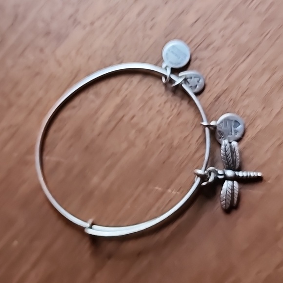 Alex and Annie silvertone bracelet - Picture 4 of 4